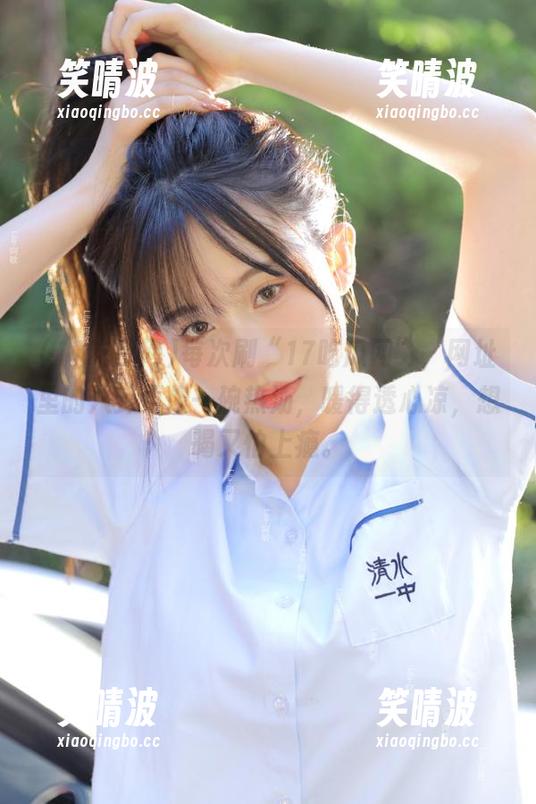 每次刷“17吃瓜网”，网址里的八卦更像一碗热汤，暖得透心凉，想喝又怕上瘾。