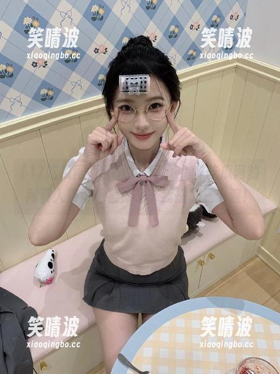 不知道咋回事，17吃瓜网的网页入口好像被锁了，我按了三十遍！