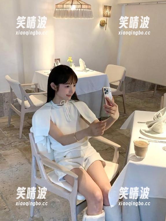 老板来了，偷偷登录www.黑料，智慧与狡猾的瞬间！