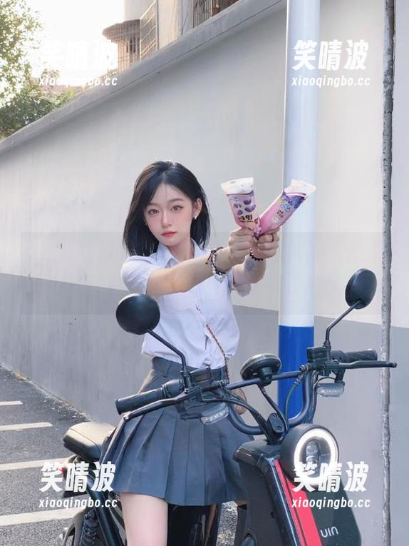 今日吃瓜首页：网红的“黑历史”，让我体验了一把继续关注的快感！