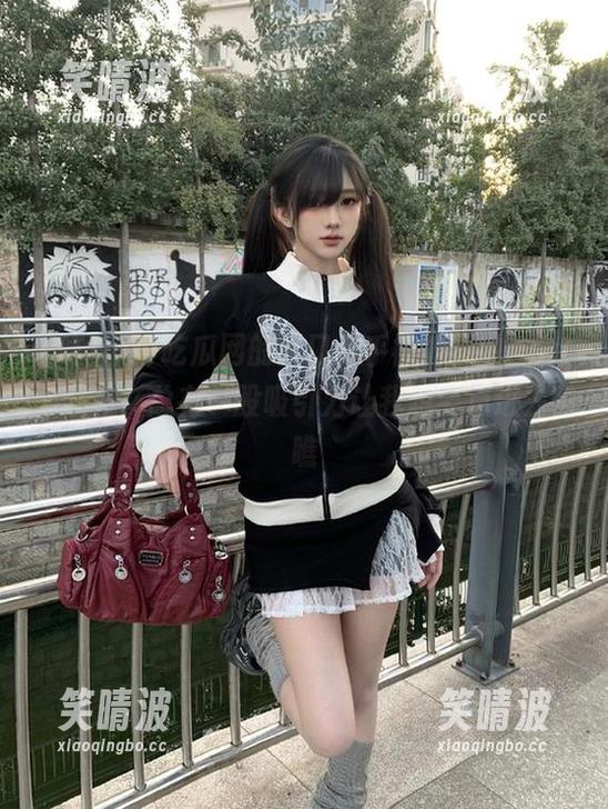 吃瓜网的入口似乎被诡异的app串联着，总有一股吸引力让我想要点进去瞧瞧