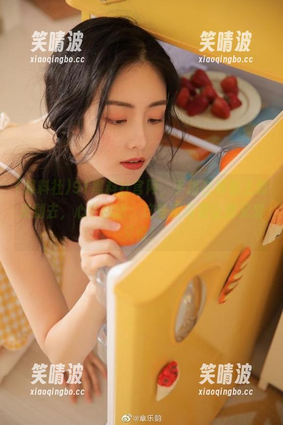 91黑料社官网，手指在屏幕上划来划去，心中默念：这些瓜真是让我又爱又恨！