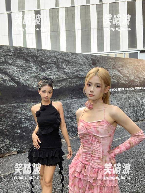 首页奇葩集结，感觉黑脸不打烊里有阳光透过云层…